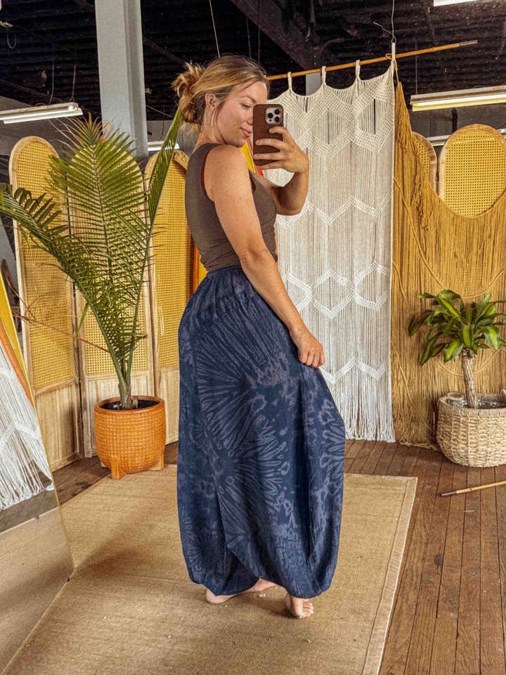 Gardenbelle Shop - Wholesale Pants - Women's - Flowy Hippie Tie Dye Pants Earthy + Colorful Baggy Yoga Pant5