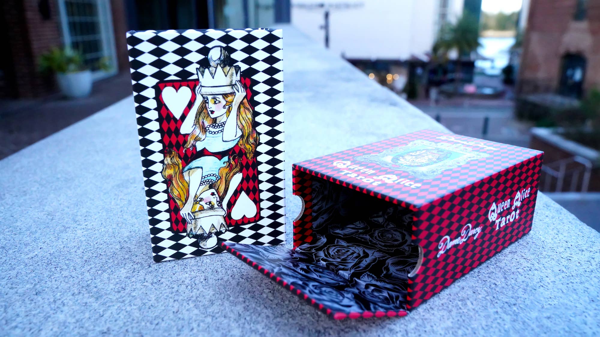 Dame Darcy - Wholesale Tarot Cards - Dame Darcy Queen Alice Tarot Silver Edition2