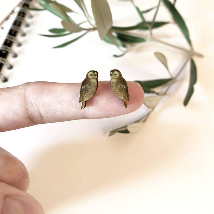 Owl stud earrings for wholesale by Fen & Co