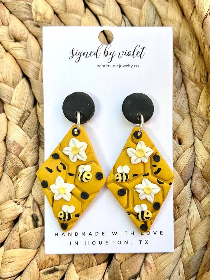 Orecchini ape con diamanti per la vendita all'ingrosso da parte di Signed by Violet