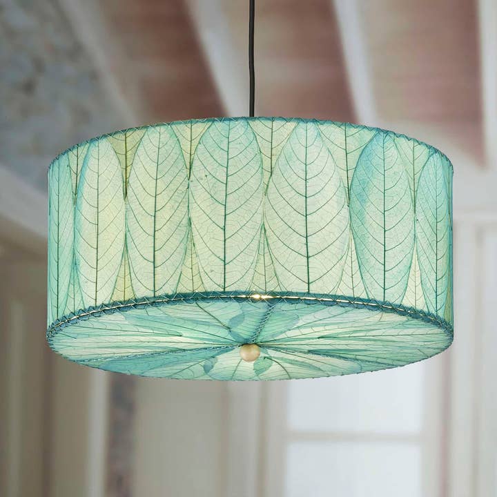 Ciondolo a forma di tamburo, 61 cm, blu marino, paralume in foglie di cacao per la vendita all'ingrosso da parte di Eangee Home Design