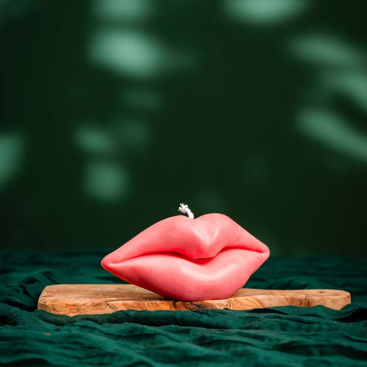 Allure CA - Wholesale Novelty Candle - Kissable Glow: Luxurious Lip-shaped Candle10