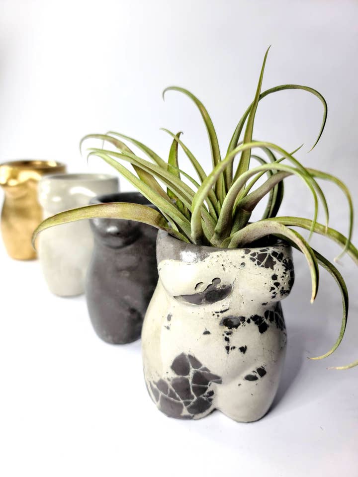 Jardinière en béton Boob Butt Lady | Porte-stylo | Pot de fleurs à air pour la vente par Geoform Designs
