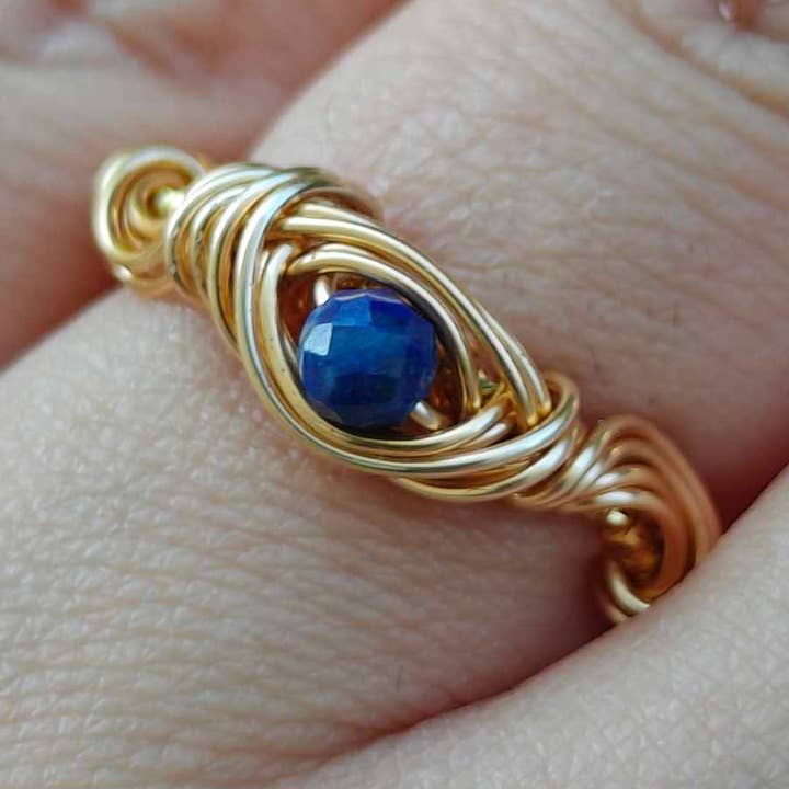 Anillo ajustable de alambre artístico y piedra natural hecho a mano para venta al por mayor de Pompon La Tulipe