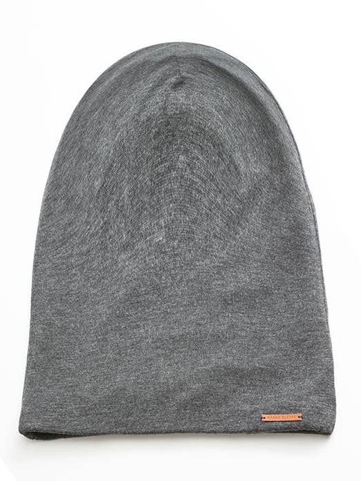 Gray Extra Long Slap | Casquette doublée de satin pour la vente par Grace Eleyae Inc.