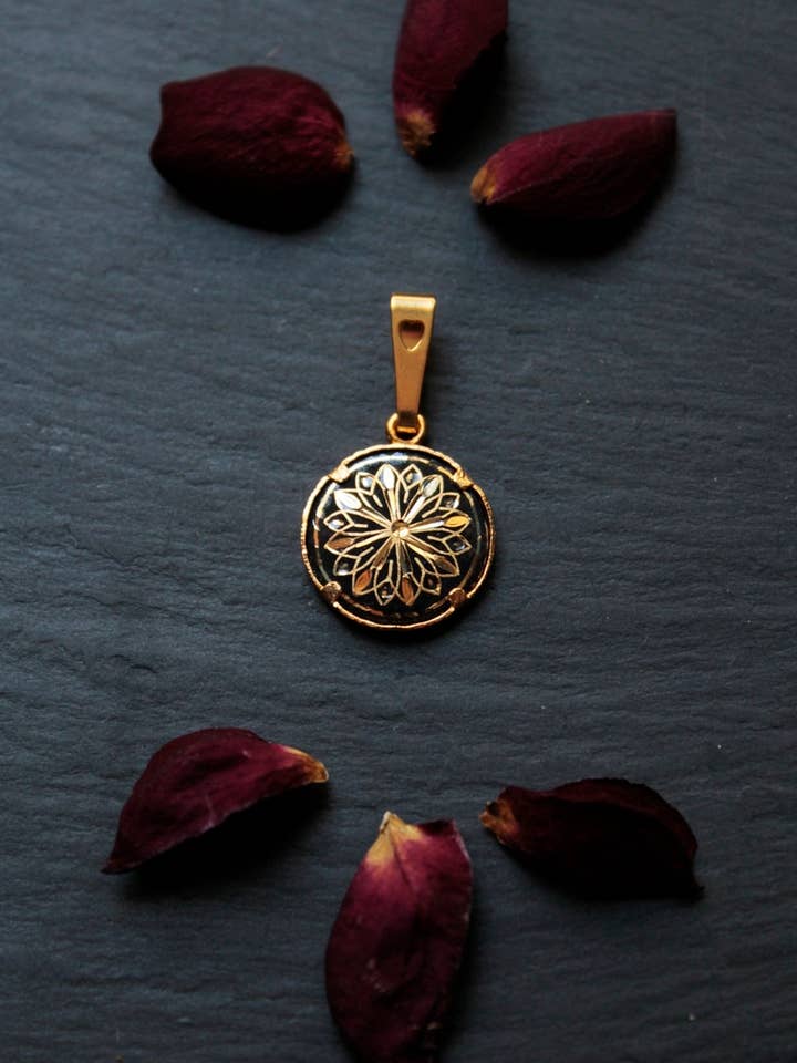 Colgante damasceno. Colgante de oro puro. colgante hecho a mano para venta al por mayor de Togashi Damasquinos