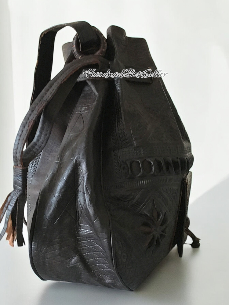 HandmadeBestSeller – Engroshandel Rygsæk - Unisex – Håndlavet marokkansk læderrygsæk med præget motiv7