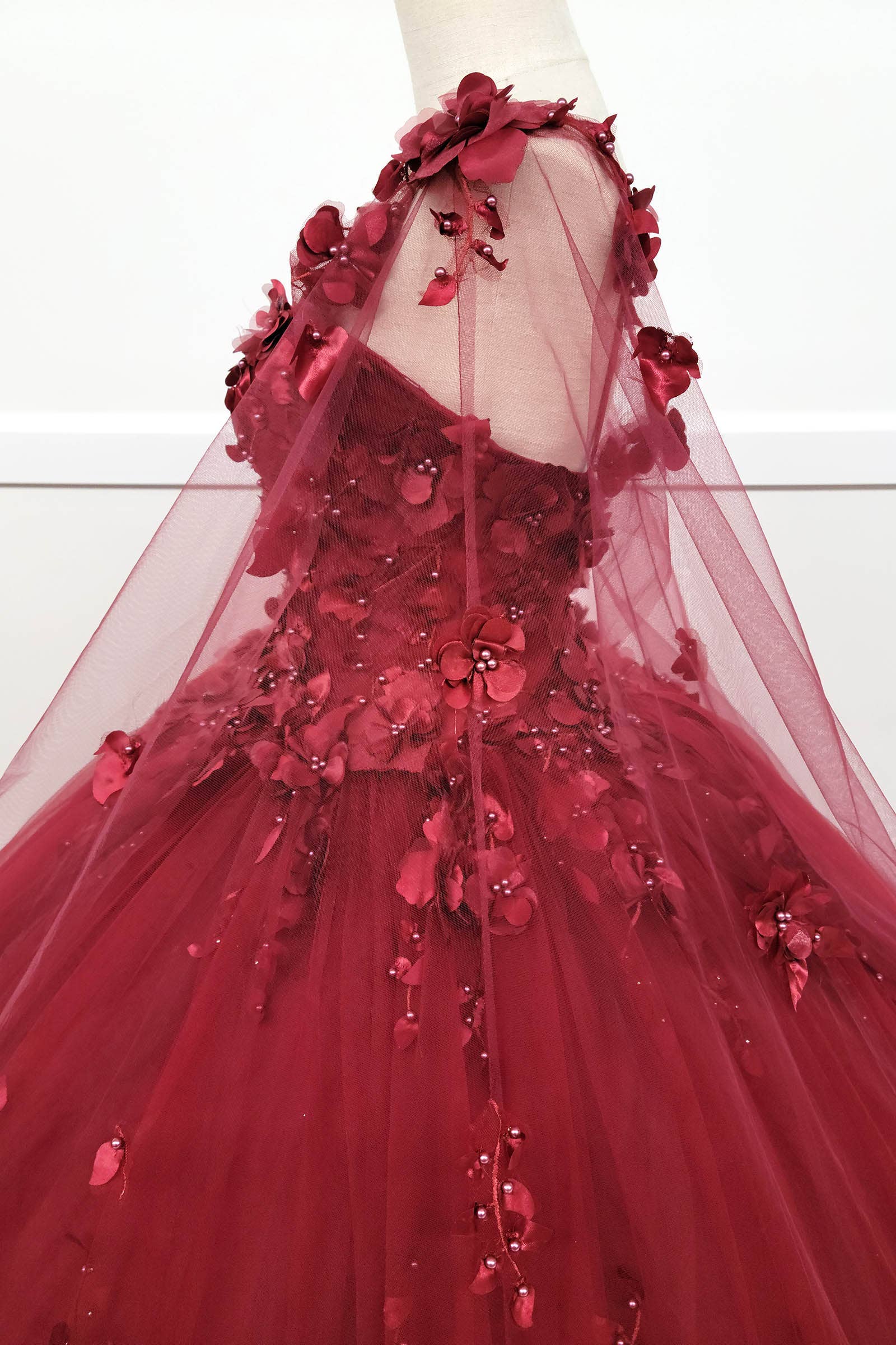 Chicas – Vestido comprido - Mulher por atacado – Vestido de Quinceanera com Flores e Capa com Abertura CHF30189