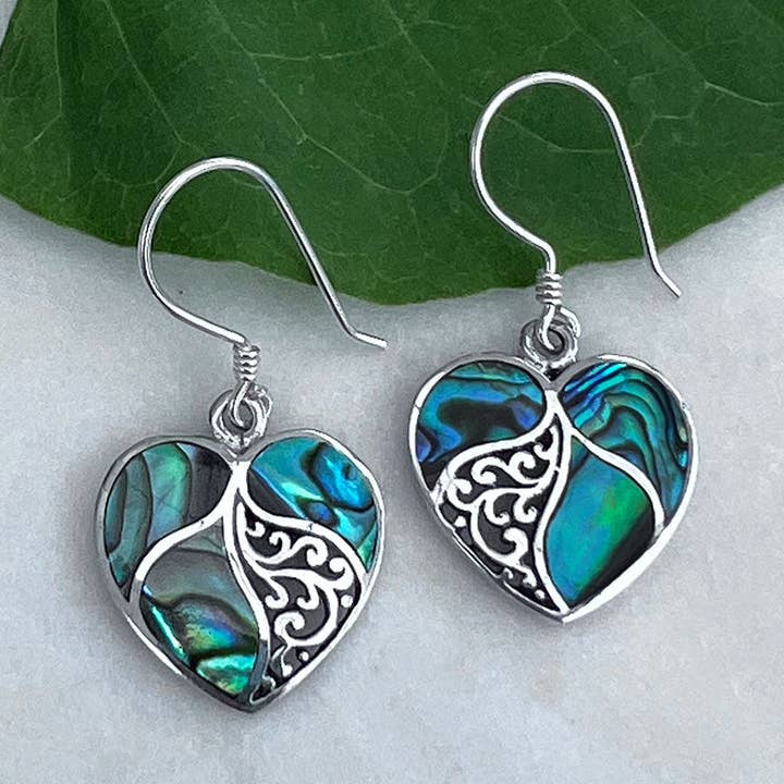 Boucles d'oreilles cœur en ormeau - Argent sterling, Indonésie pour la vente par Women's Peace Collection