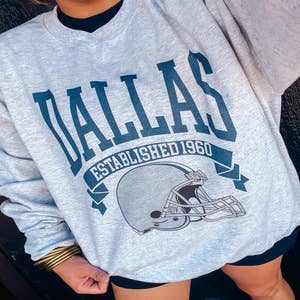 NFL Dallas Cowboys Men's Long Sleeve Varsity Letter Crew Fleece Sweatshirt  - S