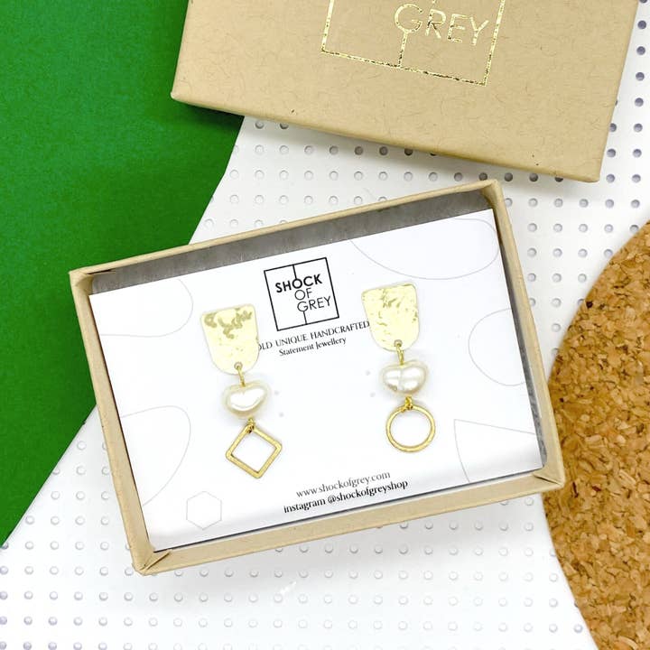 Nora Anne in ottone e perla per la vendita all'ingrosso da parte di Shock of Grey