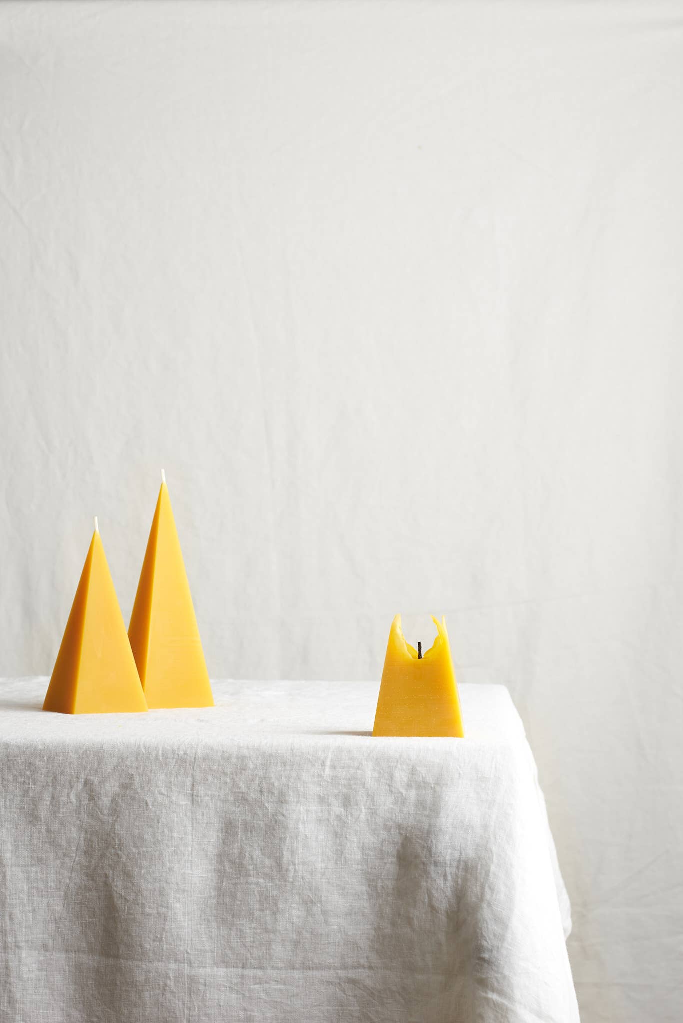 Waxing Moon – wholesale Novelty candle – Pyramid8