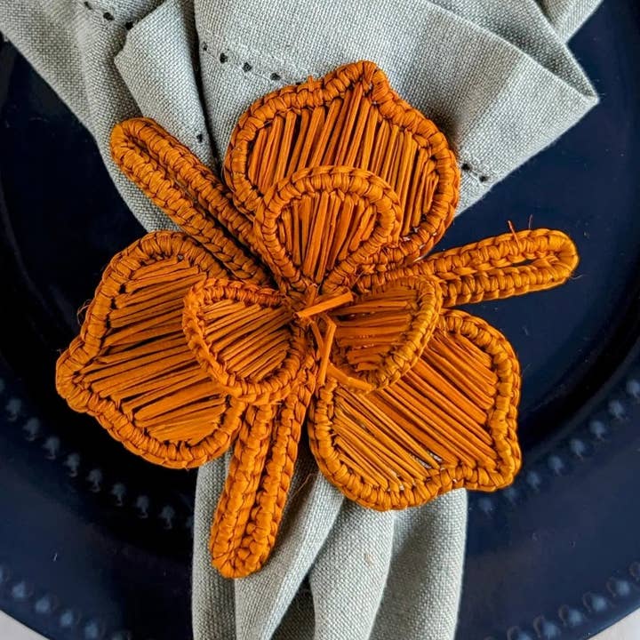 Rond de serviette en iraca tissé à la main Orchidée de Thanksgiving pour la vente par Macondo Forever