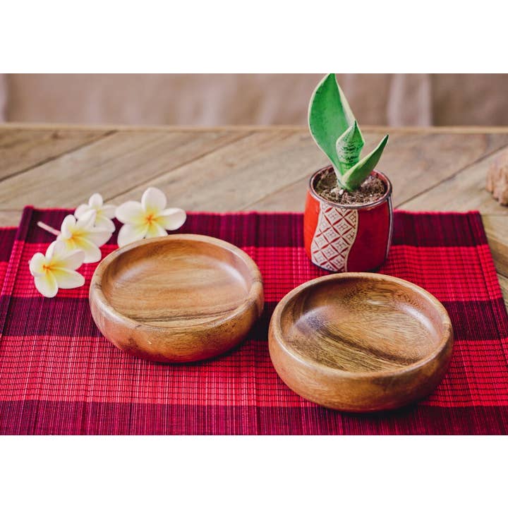 Woodware&Co – Großhandel Servierschüssel – Set aus 2 handgefertigten runden Kalebassenschalen aus Akazienholz1