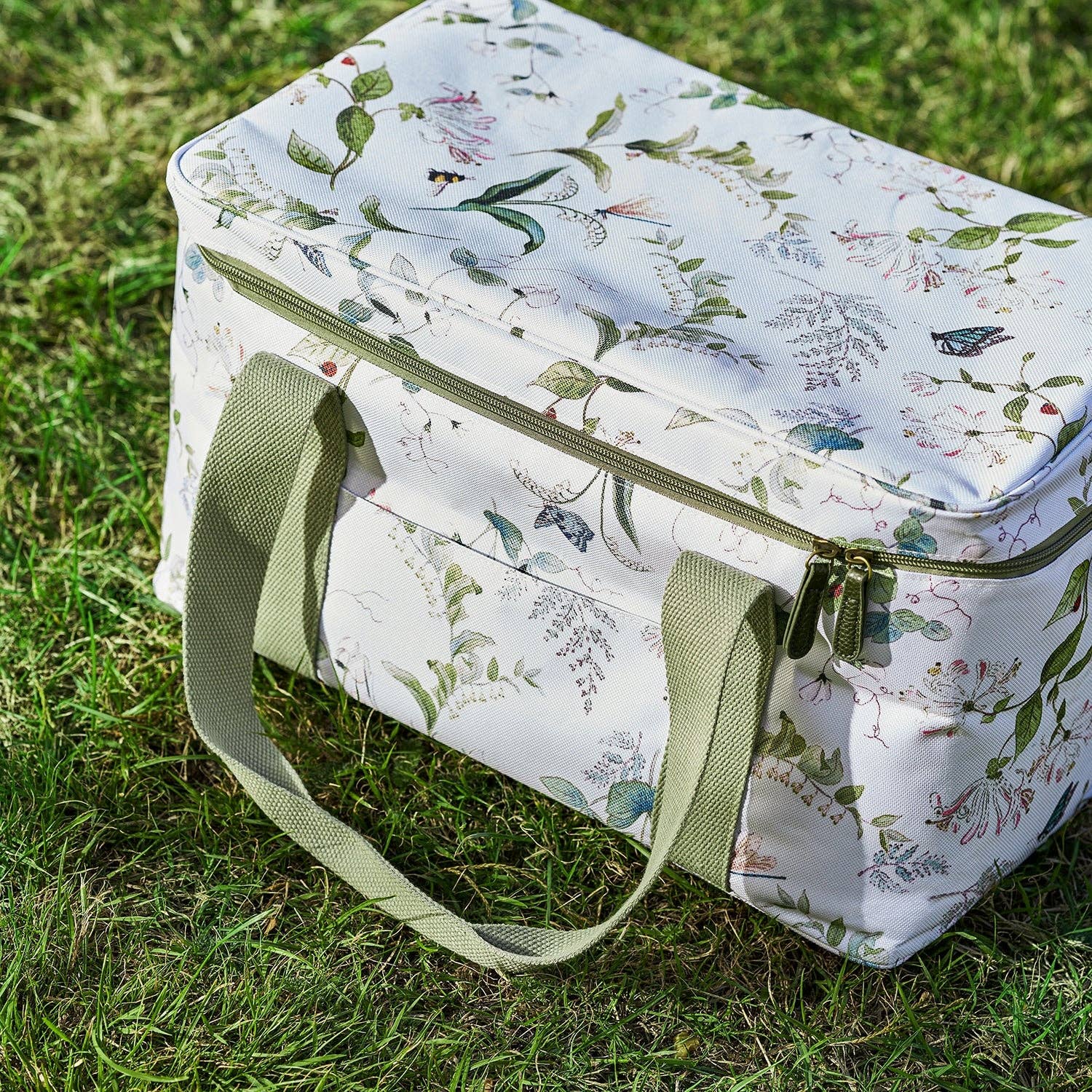 Sophie Allport – wholesale Picnic basket – Wild Floral Picnic Bag1