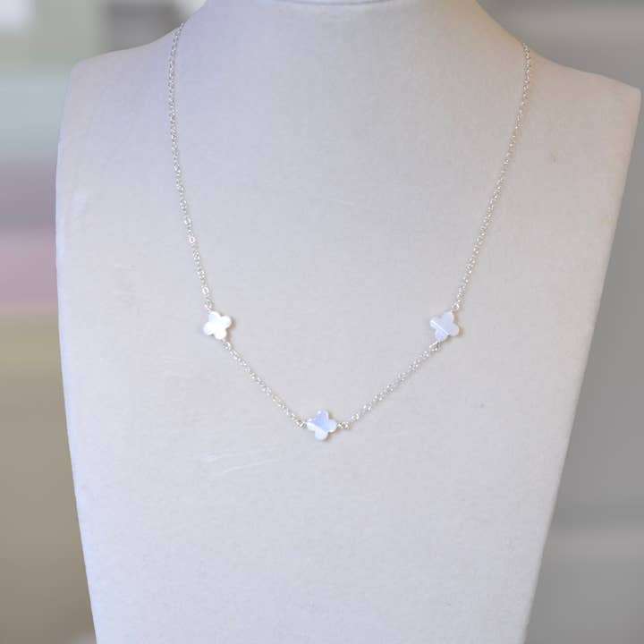 Perlemor, Halskæde med Firkløver Vedhæng for engroshandel hos Sela+Sage