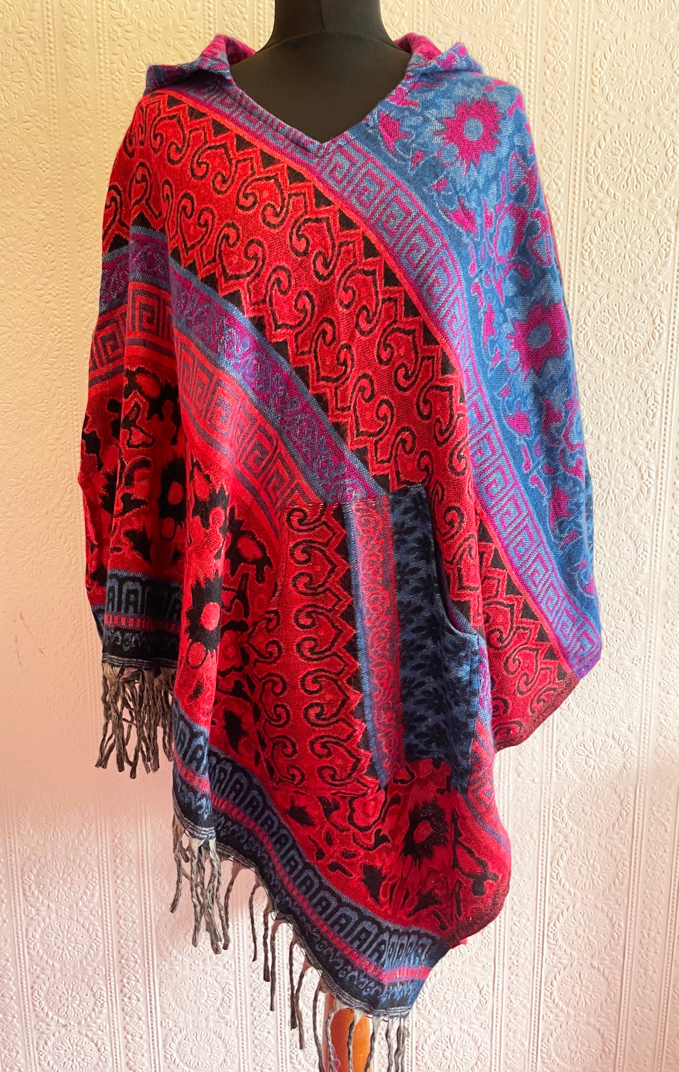 Emma's Emporium – wholesale Poncho – Unisex – AW15a Fleecy Hooded Poncho3