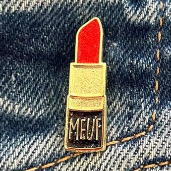 Pin's meuf rouge à lèvres pour la vente par Madame la mouette