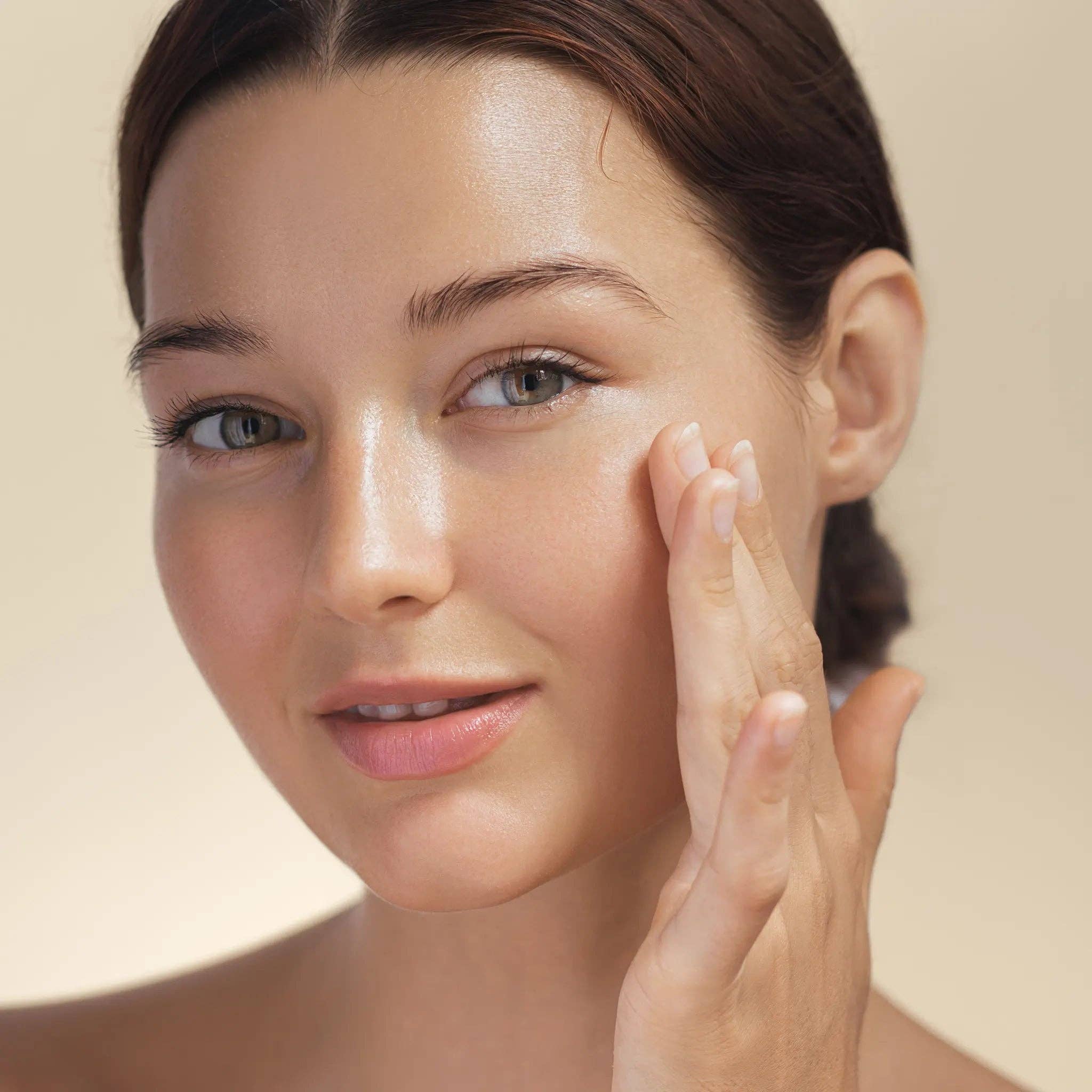 VIAI Beauty - Wholesale Facial Serum/Concentrate - Radiant Glow Hyaluronic & Collagen Facial Serum7