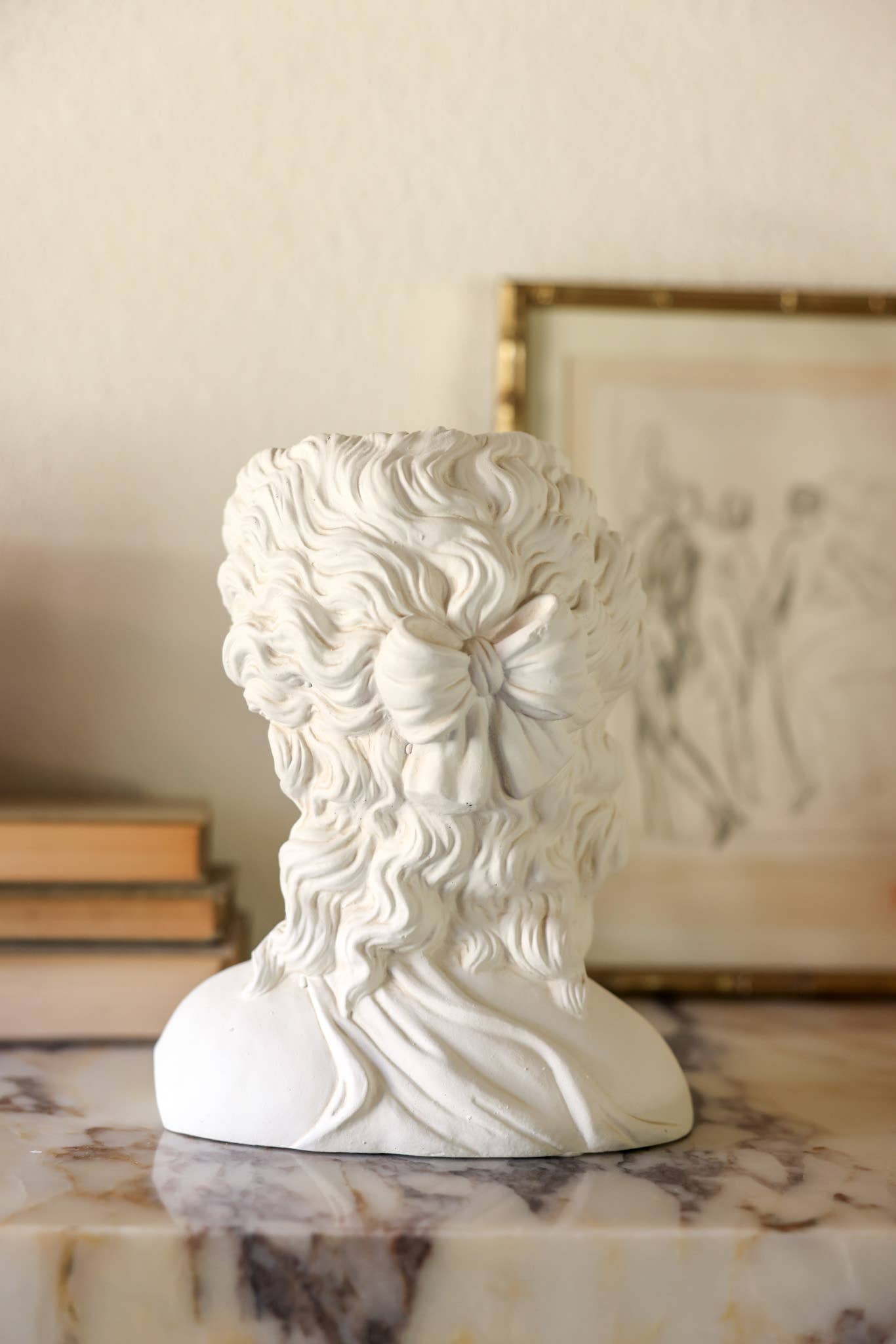 Flora Bunda Inc - Wholesale Plantenpot - Cementplanter voor meisjes van 10,75 „H met krullend haar7