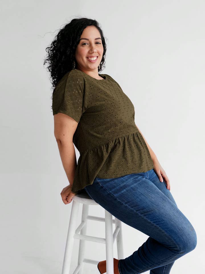 DAHLIA stretch ögla topp i Olive för wholesale av Elegantees