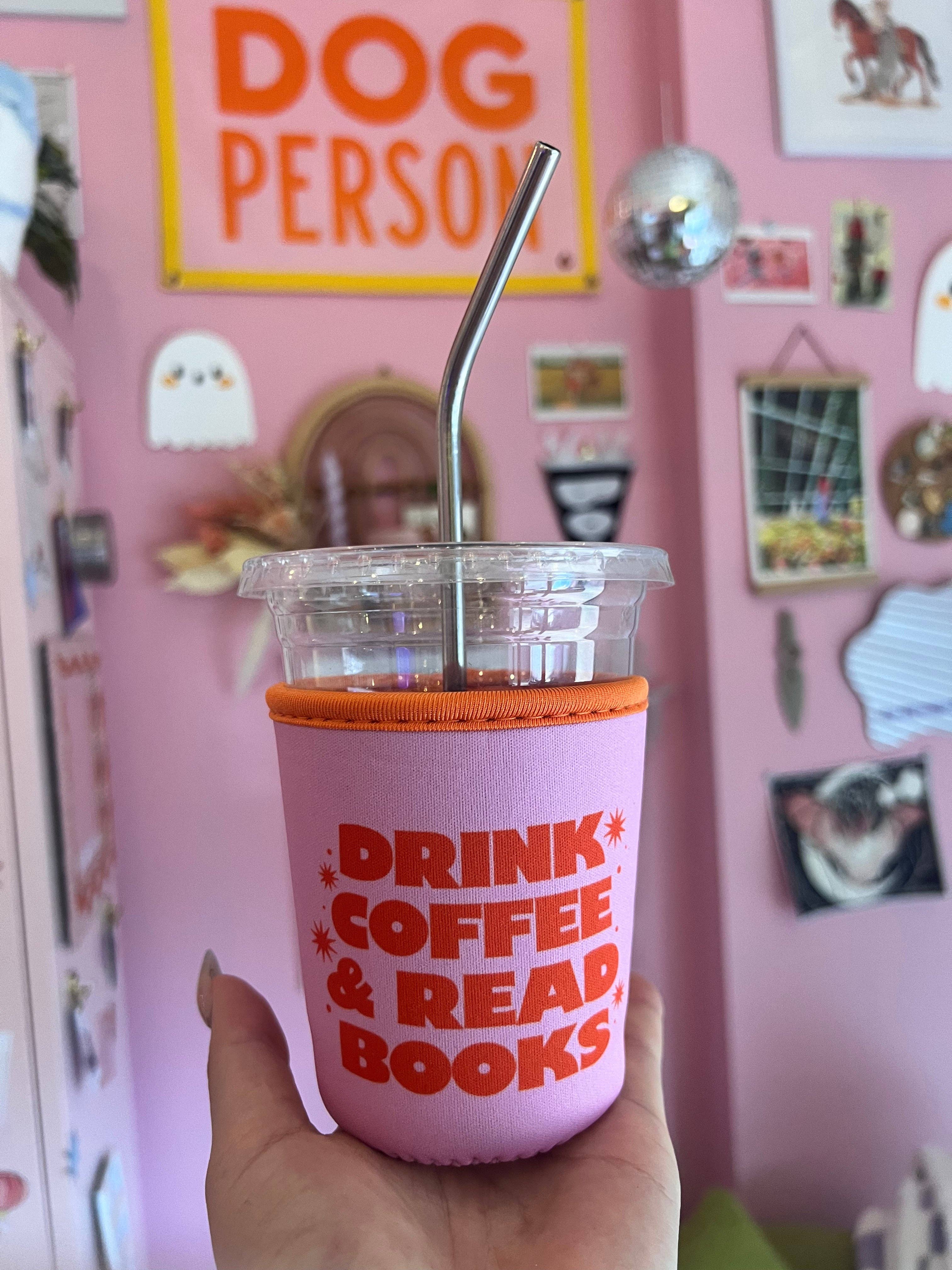 Jollie Ollie Designs - Vendita all'ingrosso Rivestimenti per bottiglie e lattine - Manicotto per caffè Pink Drink Coffee + Read Books1