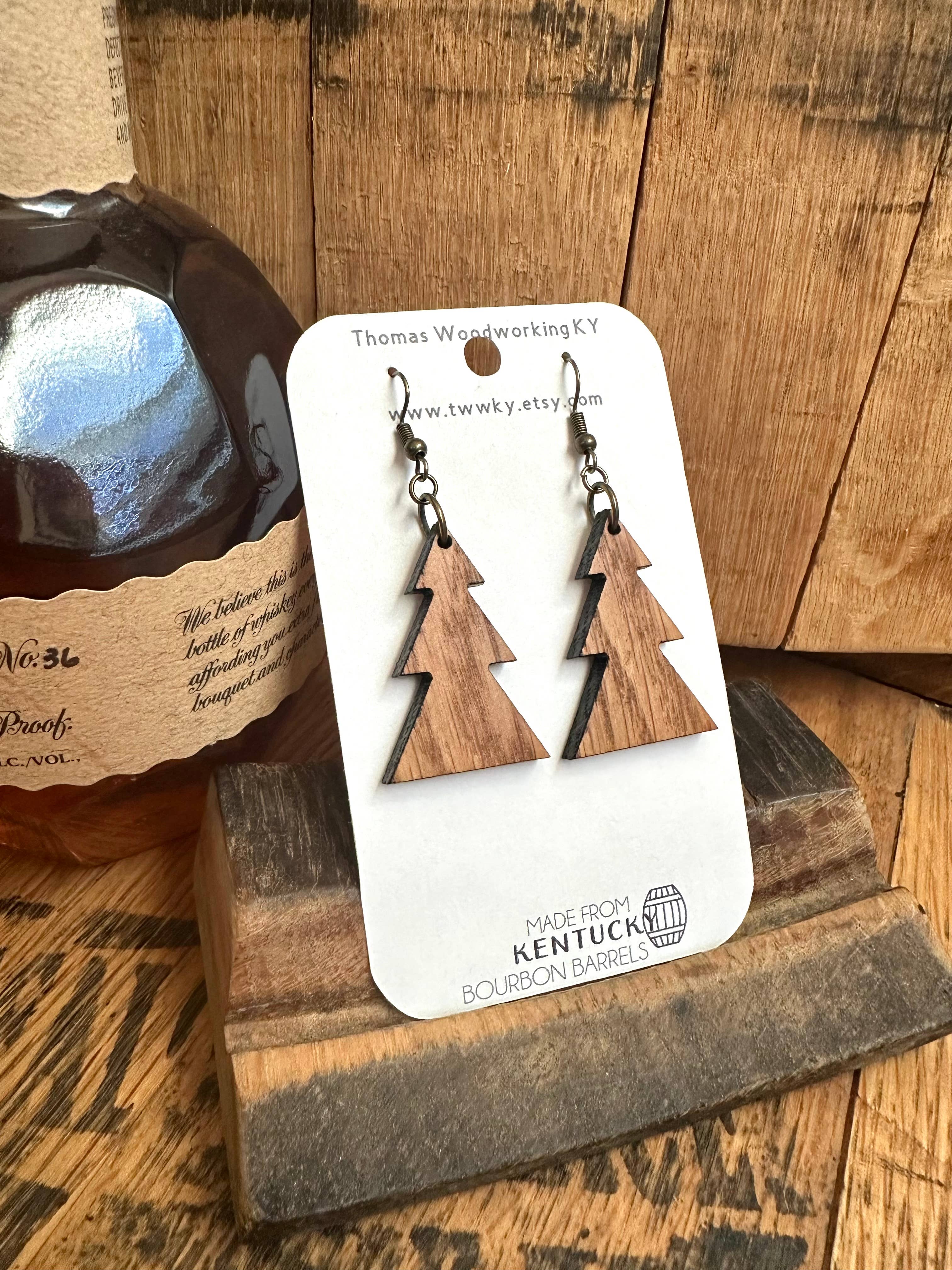 TWWKY – Engroshandel Hængeøreringe og creoløreringe – Genvundne Kentucky Bourbon Barrel juletræøreringe