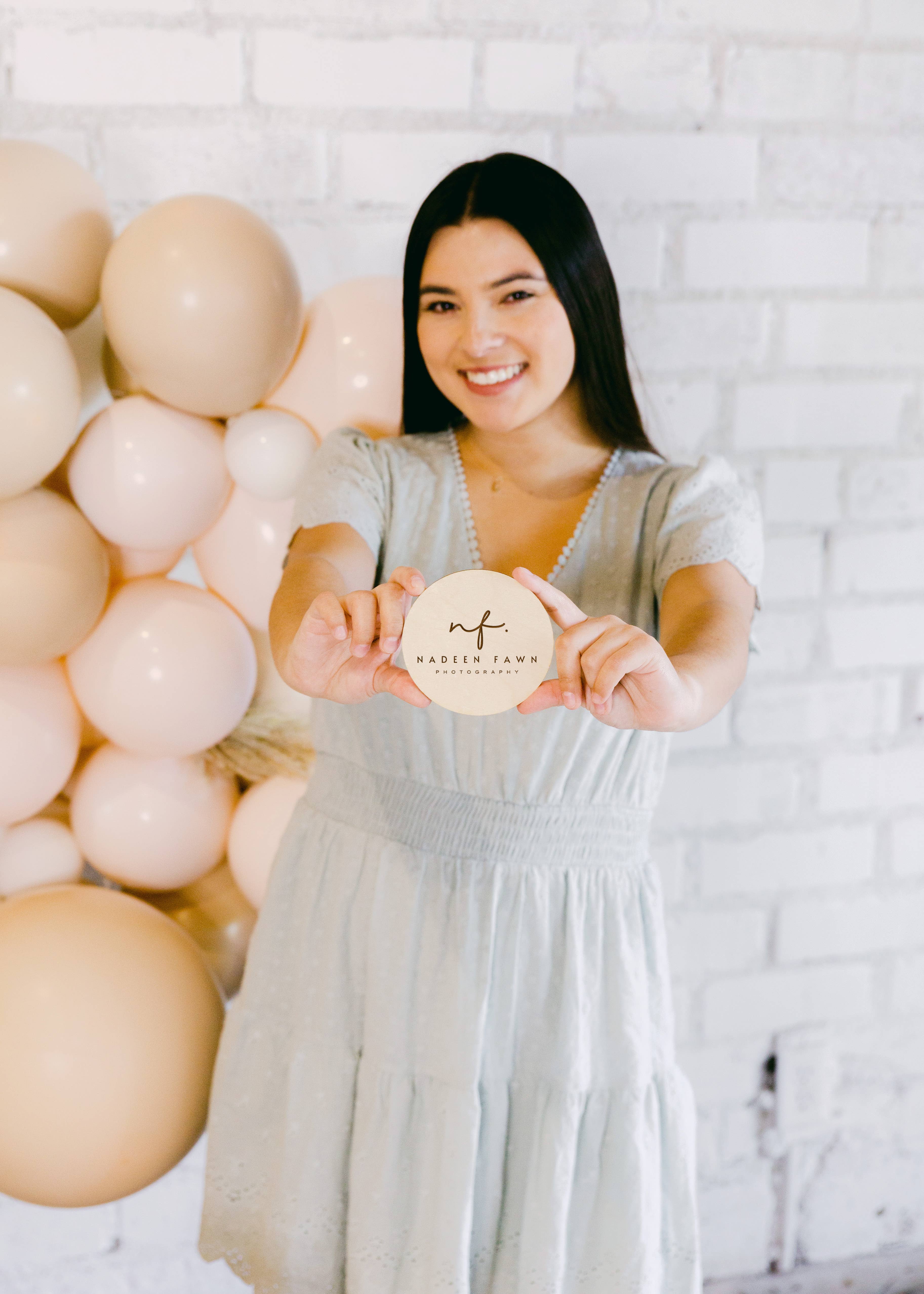 The Cotton & Canvas Co. - Vente Pancarte - Panneau en bois avec logo commercial personnalisé3