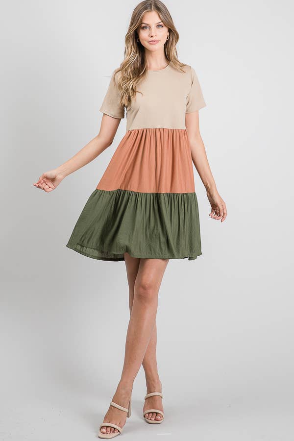 OLIV S/S NIVÅERAD GABI COLORBLOCK KLÄNNING för wholesale på Faire2