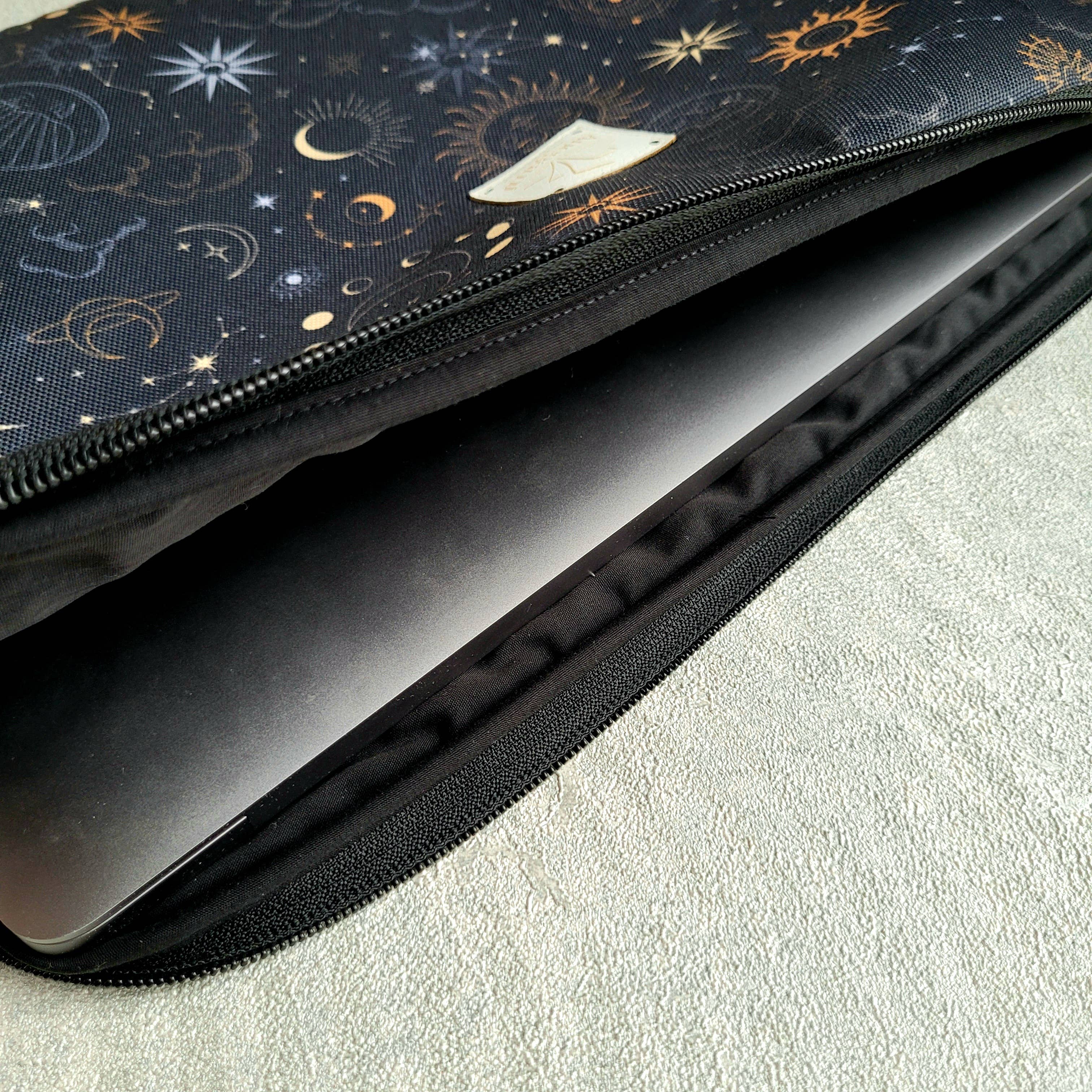 Anegami Bookish Boutique - Vente Étui pour ordinateur portable/tablette - Unisexe - Housse d'ordinateur portable Astrologie2