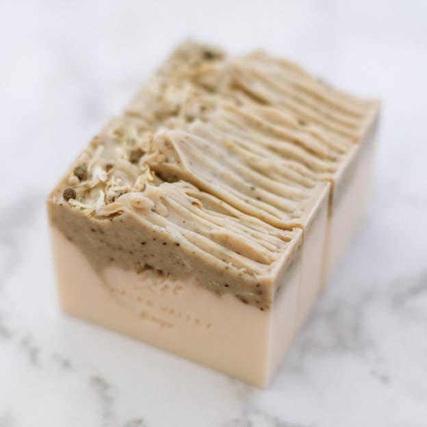 Hanflimonade - Natürlicher handgemachter Seifenriegel für den Großhandel von Chalke Valley Soaps