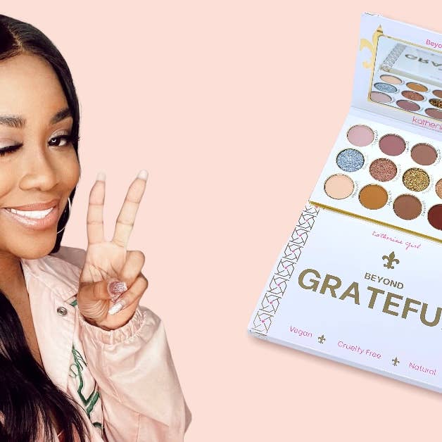 Katherine Natural Cosmetics - Wholesale Eyeshadow Palette - Beyond Grateful 15 Pan Eyeshadow Palette with Mirror & Brush4