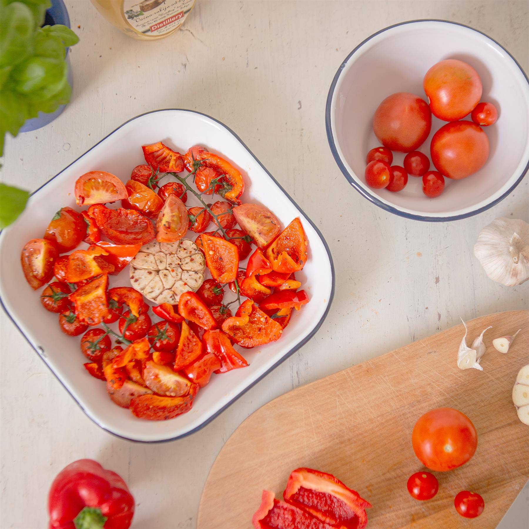 Rinkit Ltd - Wholesale Baking Dish - 24.5cm x 24.5cm White Square Enamel Baking Tray - By Argon Tableware1