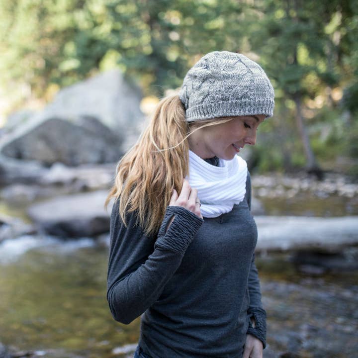 PEEKABOOS® Ponytail Hats - Wholesale Beanie - Women's - PEEKABOOS® 4-IN-1 Avalanche Ponytail Hat (heathered grey + white) )