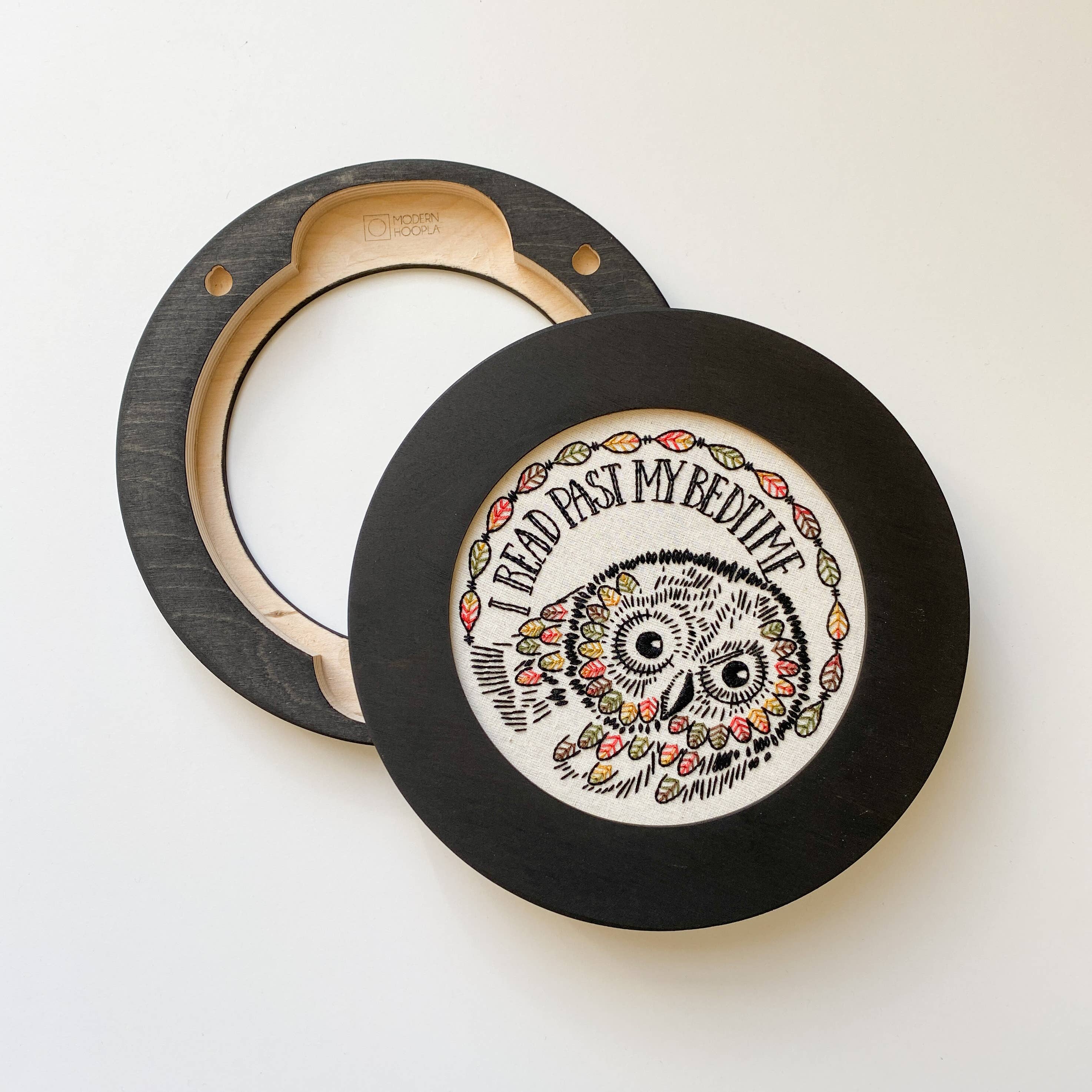 Modern Hoopla – Großhandel Kreuzstich-/Stickzubehör – Starter-Set Original (Rahmen + Halterungen + Garnrollenhalter)4