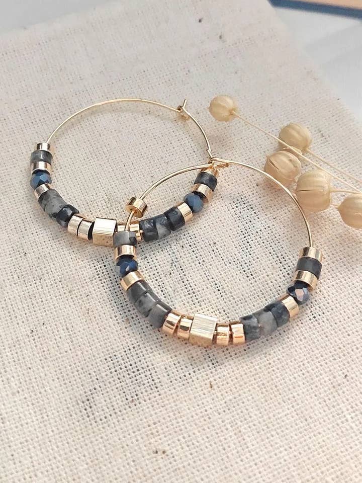 Argolas boho em ouro 14k 35 mm • Cristais cinzentos e design cúbico por atacado de noca Jewelry