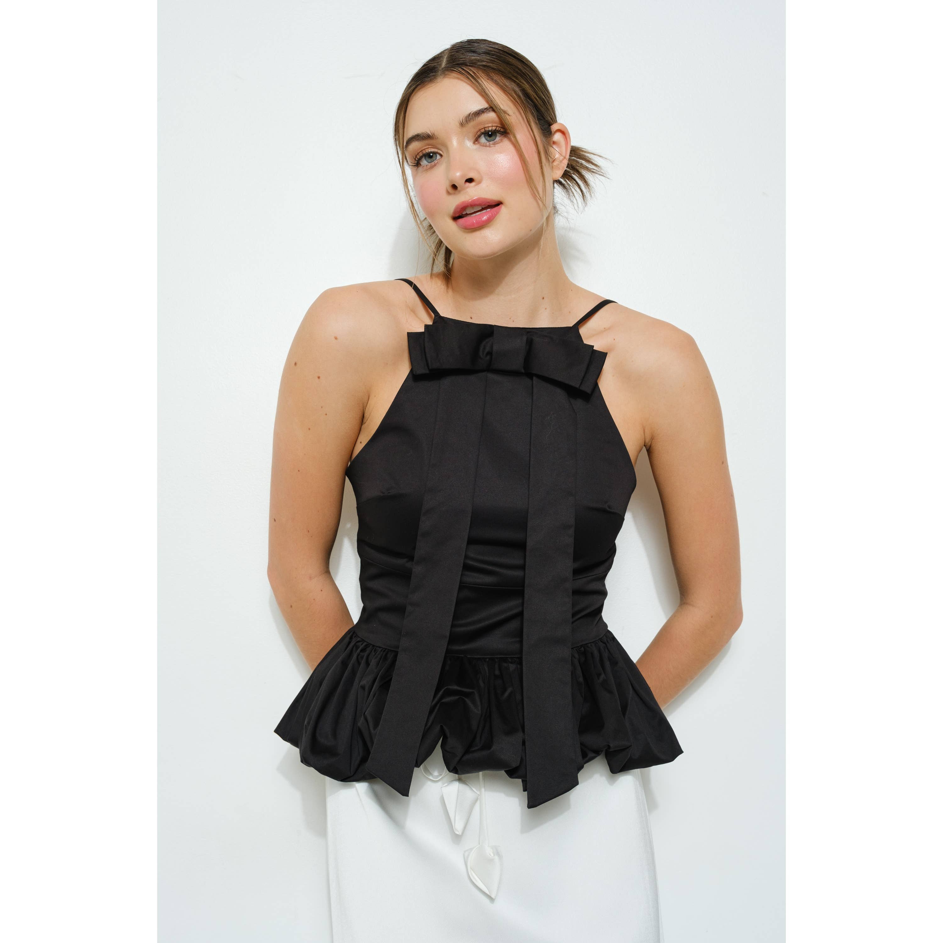 INA – Engroshandel Bluse - Dame – Ærmeløs top med sløjfedetalje foran og boblekant15