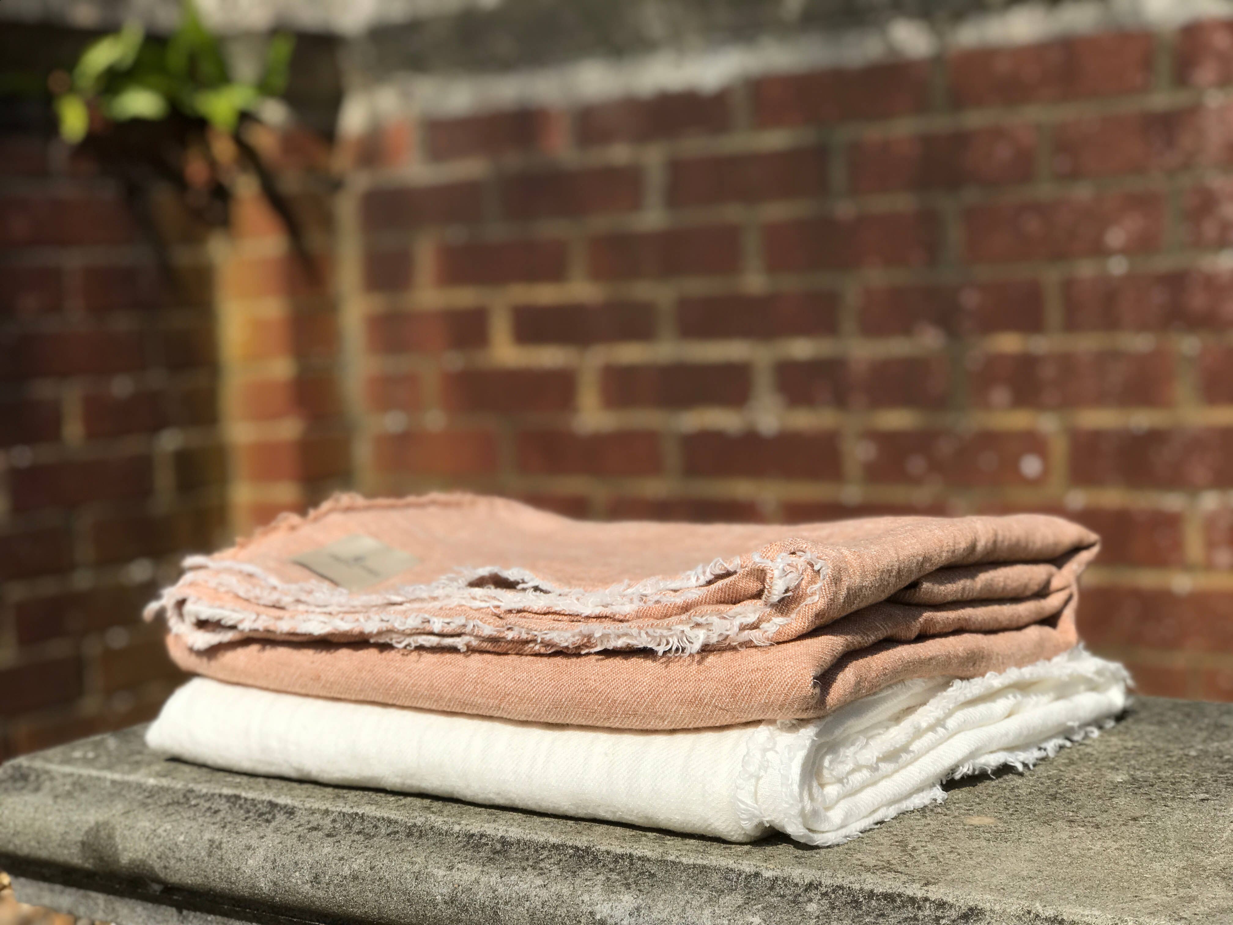 True Linen – wholesale Prydnadsfilt – Muskotbrun linnepläd4