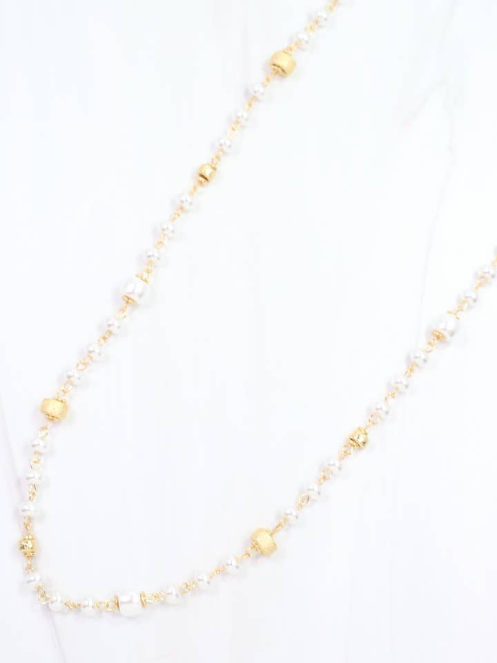 Collier Long Perles Piper Or pour la vente par Caroline Hill