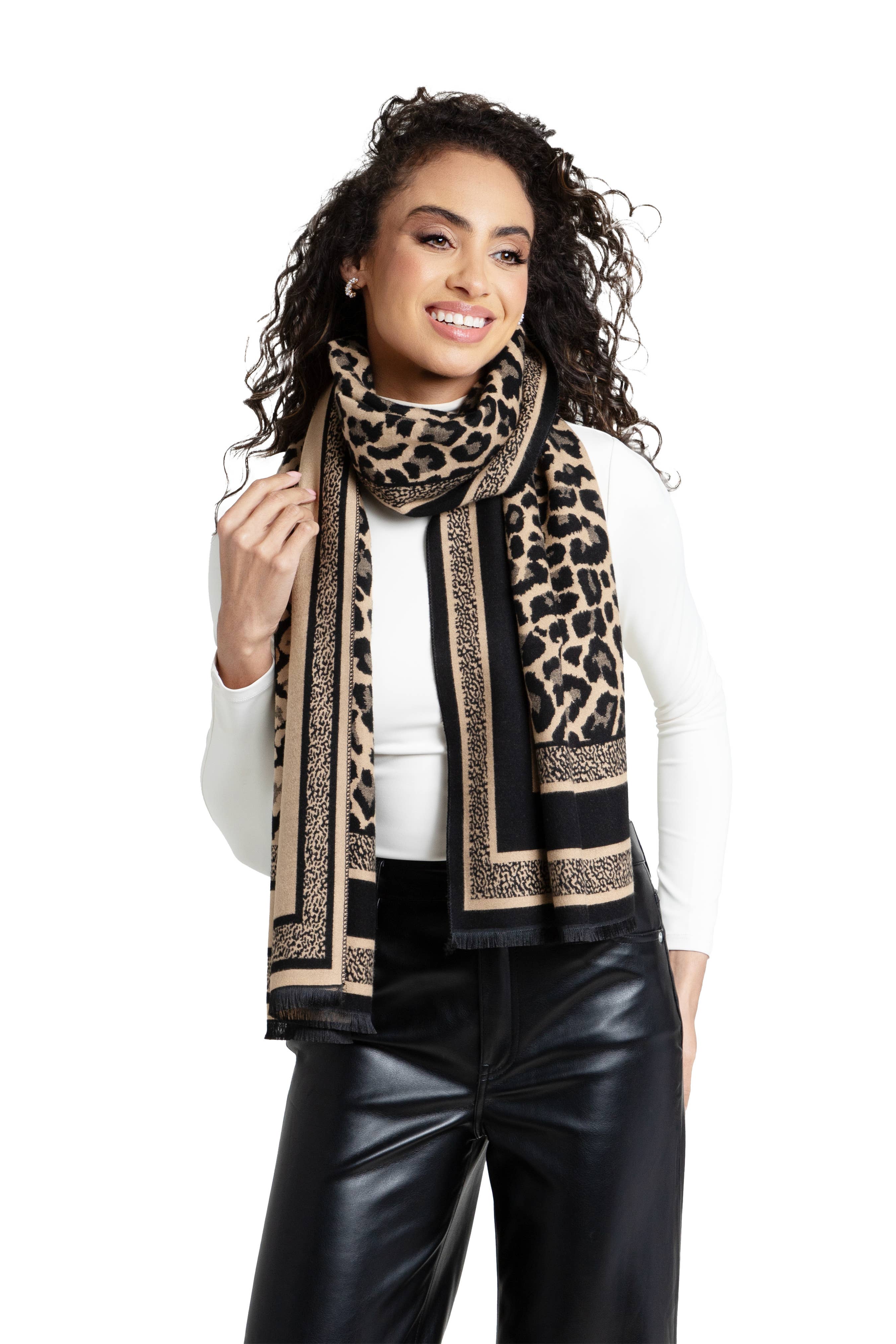 SAACHI - Wholesale Scarf - Women's - Reversible Leopard Pattern Scarf0