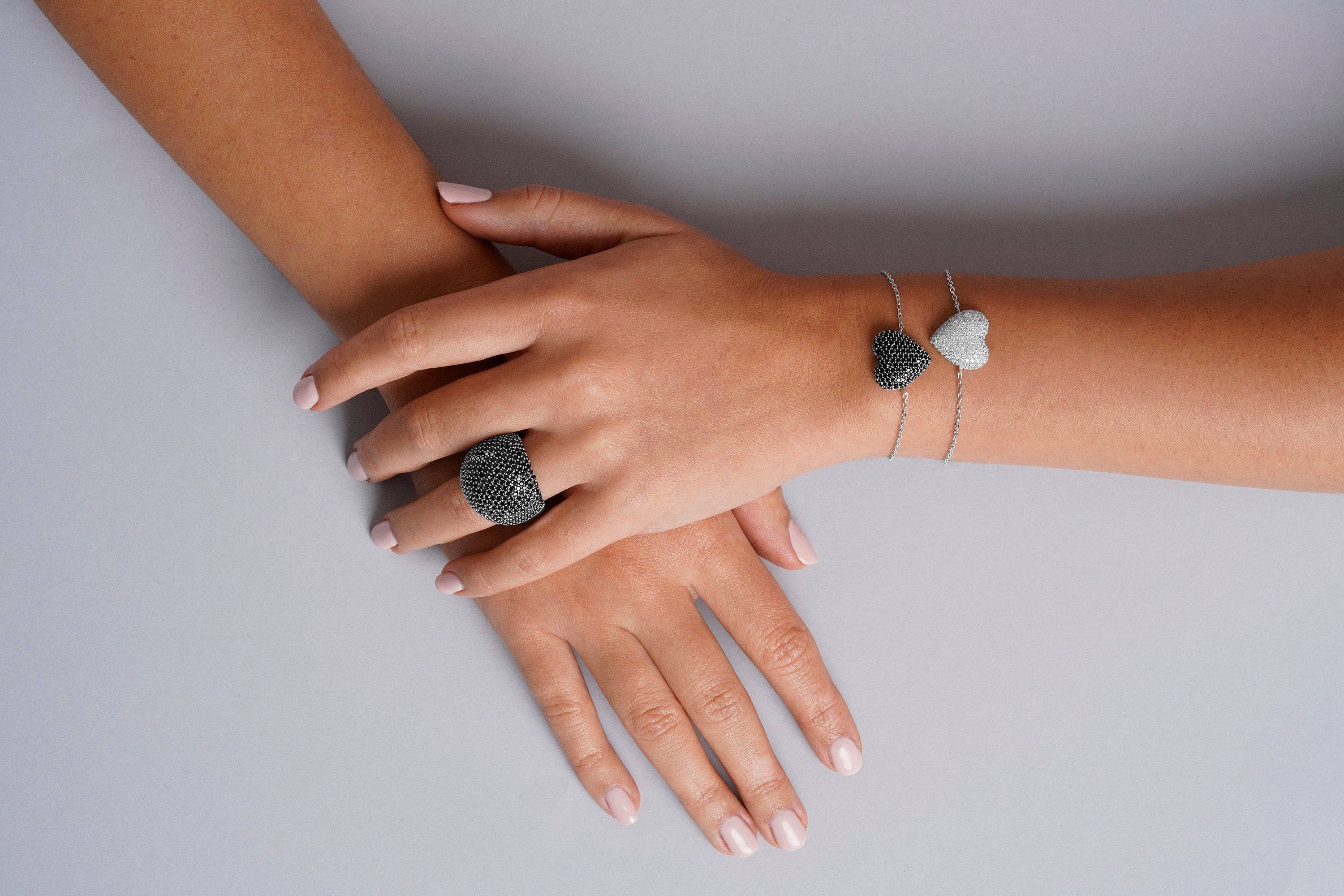 Itemporality - Wholesale Charm/Dangle Bracelet - Black pavé heart bracelet4