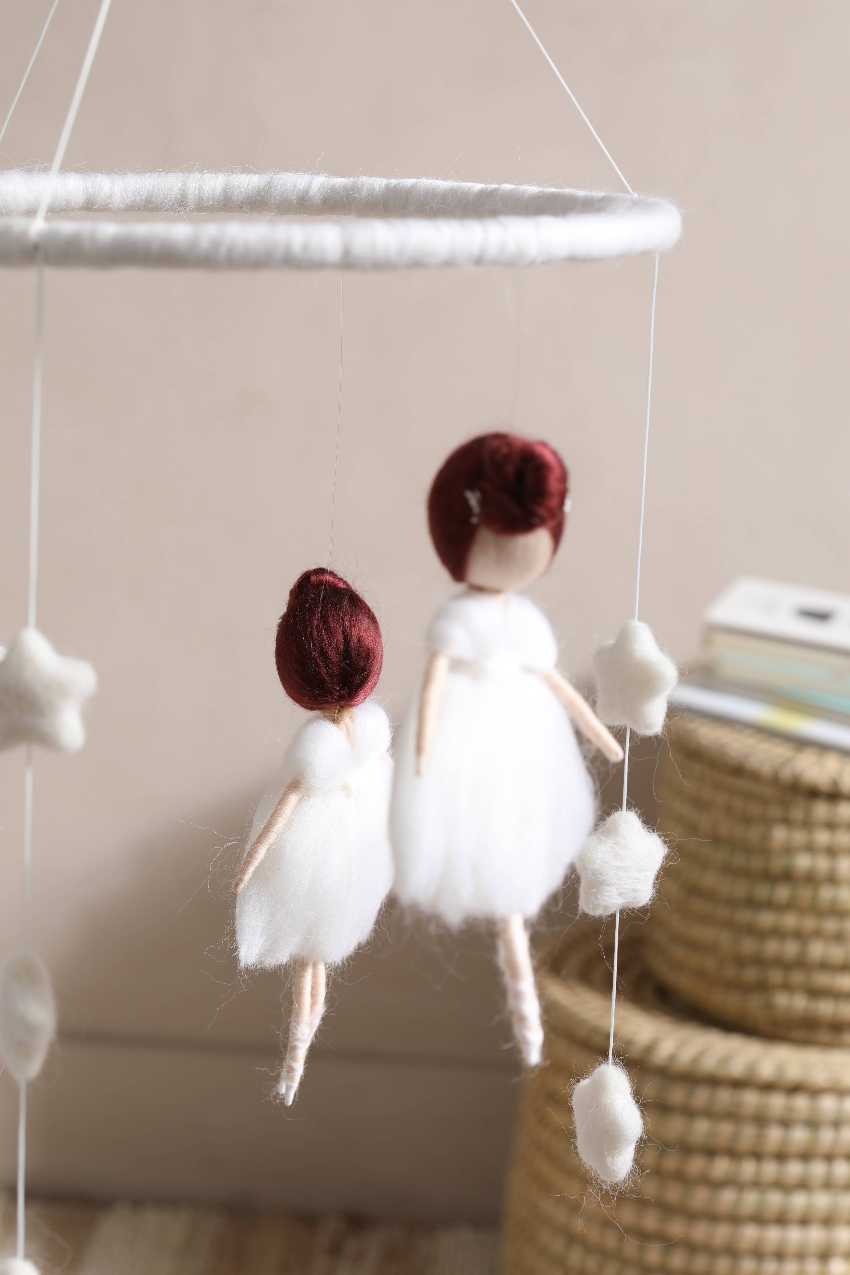 2 Stories - Venta al por mayor Juguete móvil para bebé - Móvil Montessori de lana con bailarina, Neuralles4