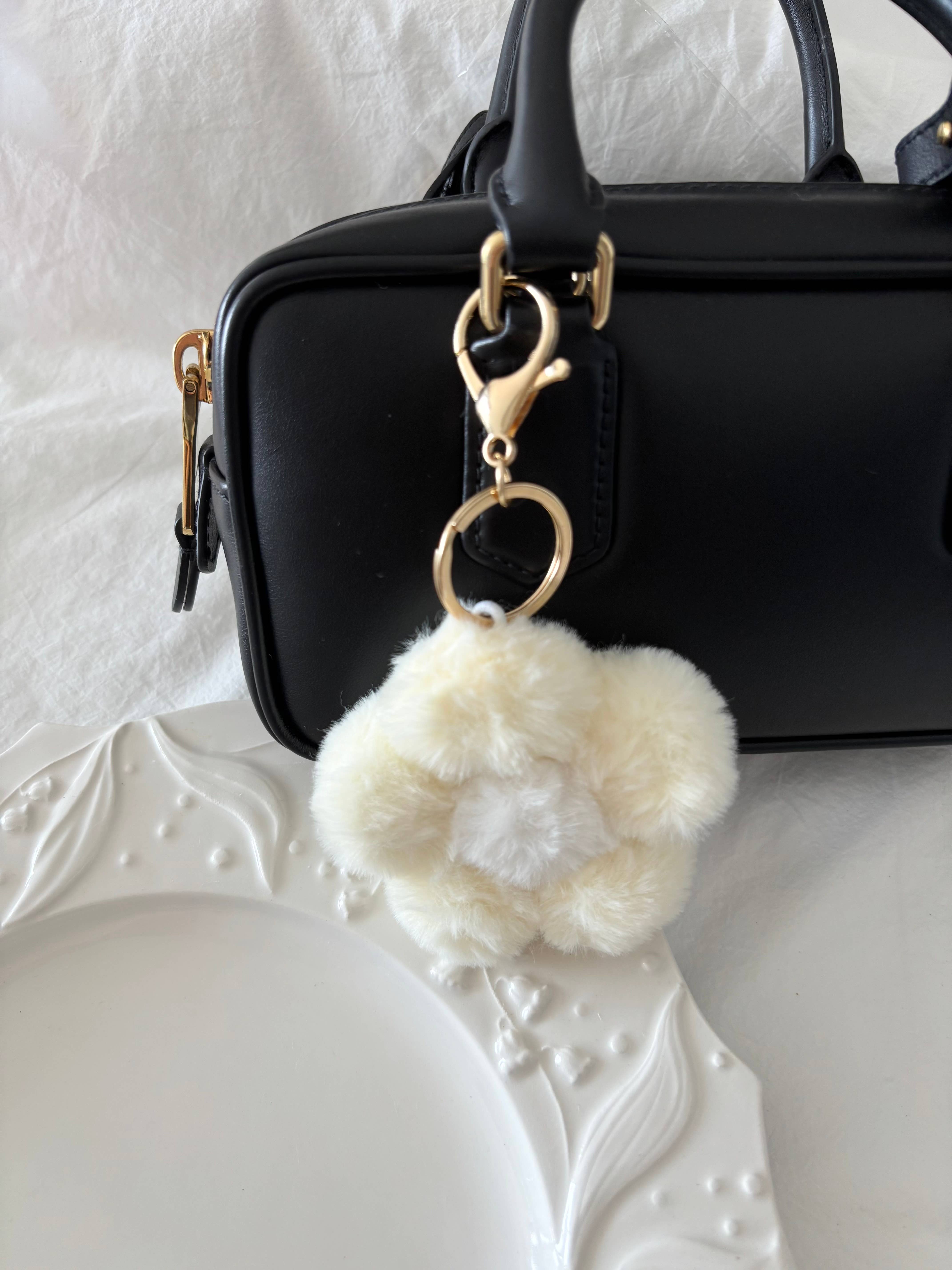 LoveLina - Wholesale Keychain - Women's - FLUFFY FLOWER KEYCHAIN or BAGCHARM (FOFO)5