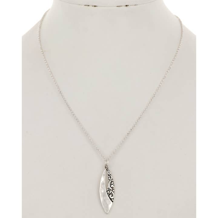 0011 PREMIERE - Wholesale Pendant/Charm Necklace - FR6296 Hammered Embossed Filigree Navette Metal Necklace