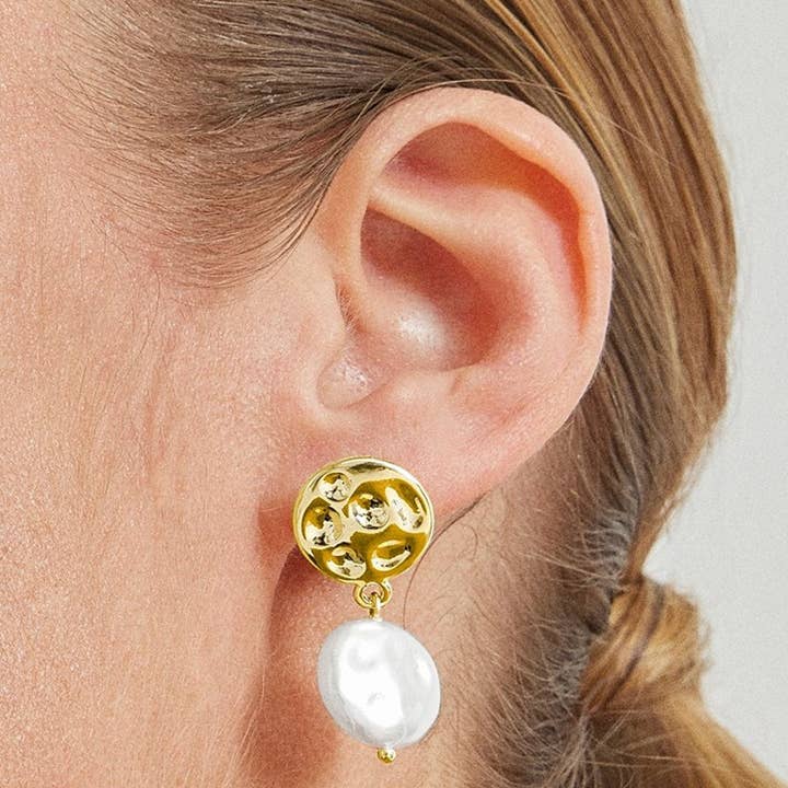 Luxenter - Vente Boucles d'oreilles pendantes - Boucles d'oreilles en perles blanches finies en or jaune 18K - Durdana2