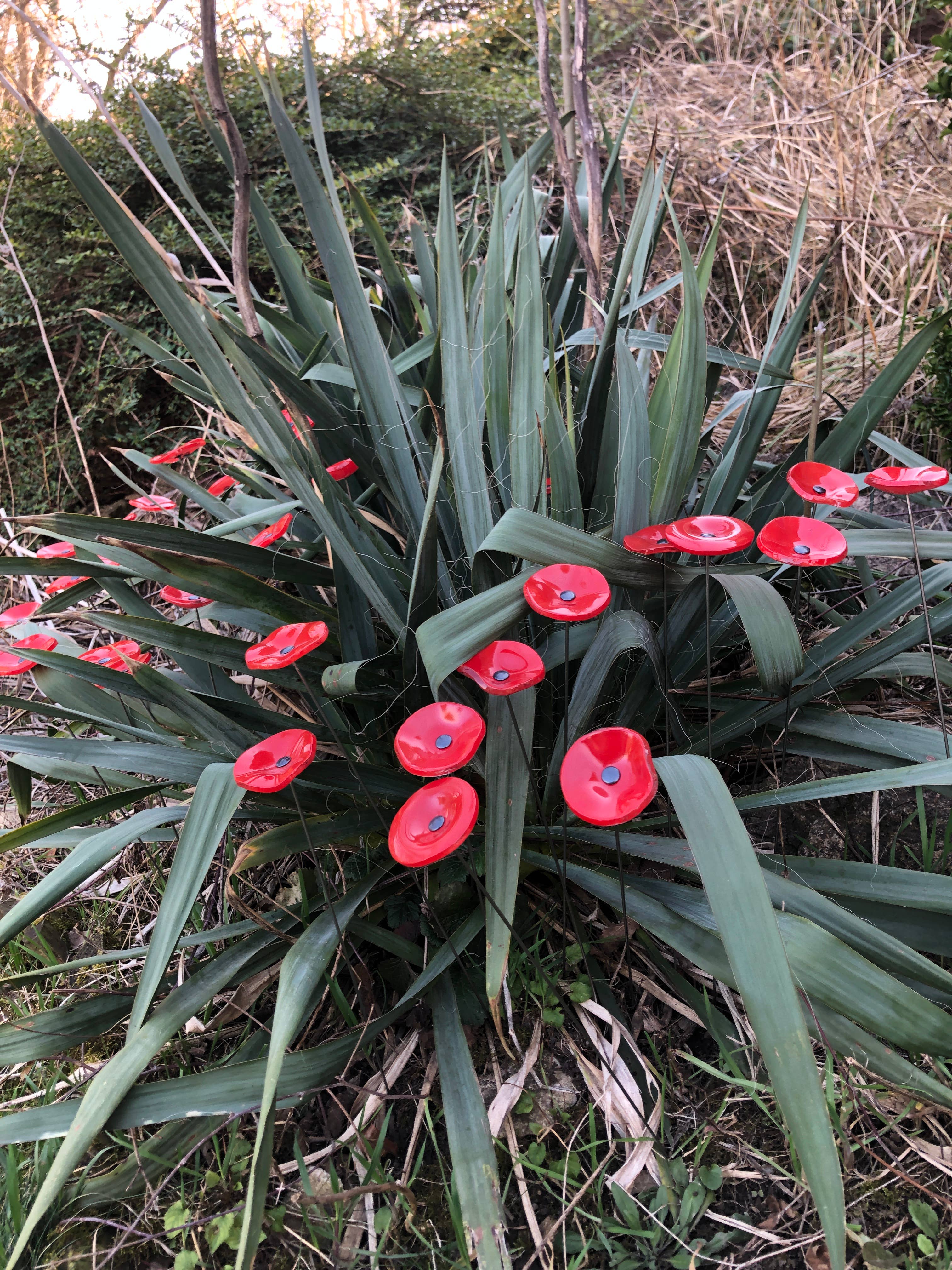 CARNEOL GLASS - Wholesale Garden/Lawn Stake - Small Glass Flower For Outside In Red5
