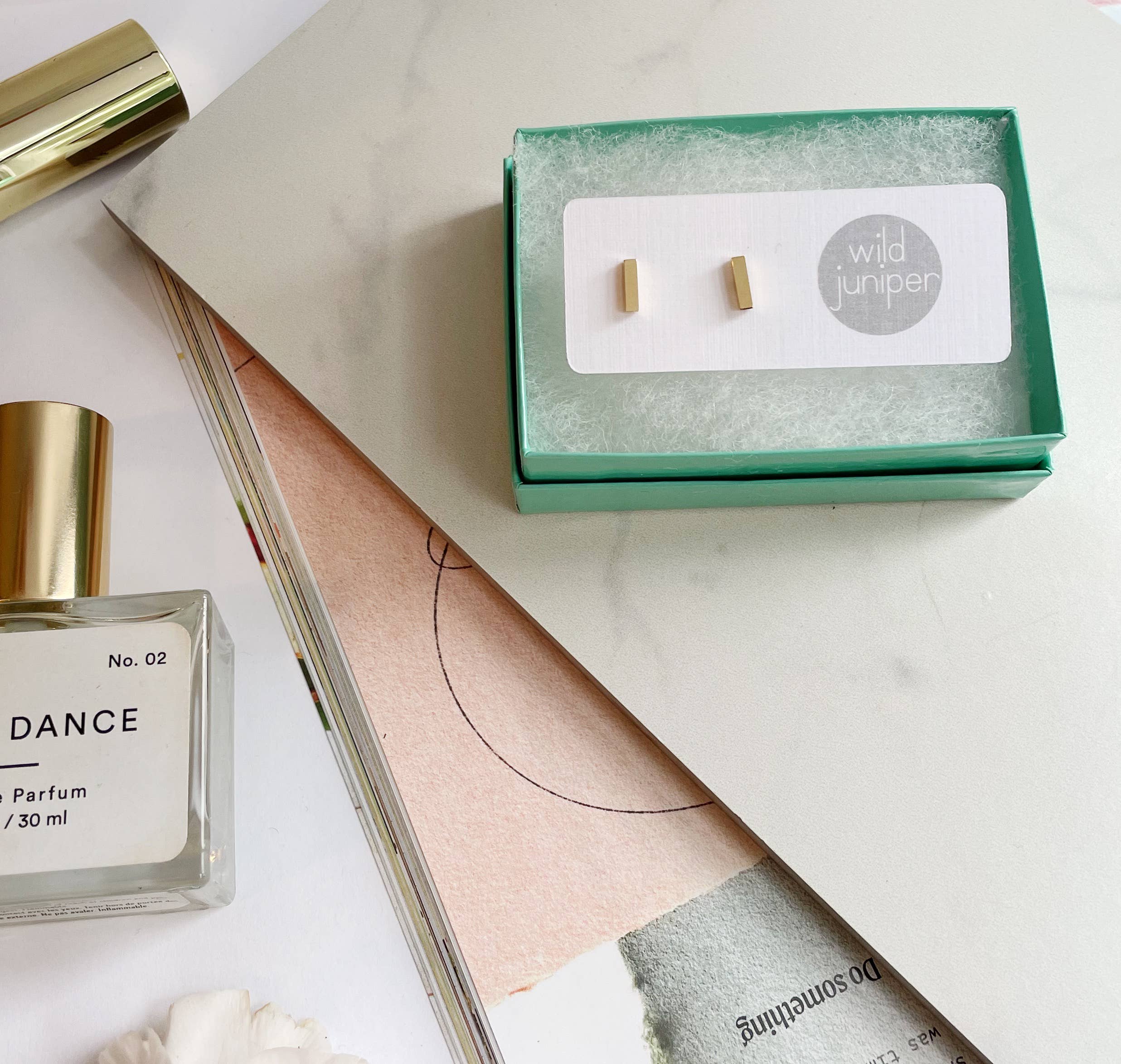 Wild Juniper - Venta al por mayor Pendientes de botón/aretes de poste - Pendientes dorados, hipoalergénicos, con forma de barra pequeña1