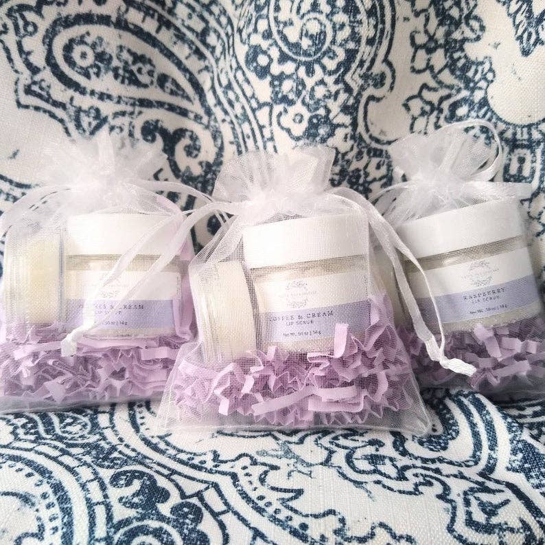 Naive Necessities – wholesale Lip balm set – Lip Balm & Lip Scrub Gift Set2