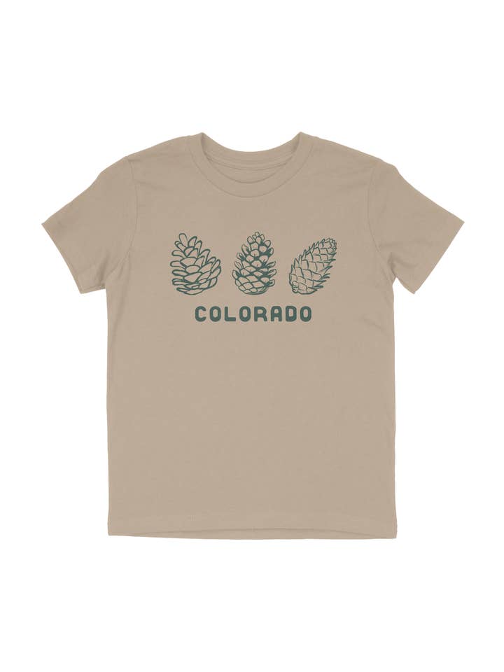 Pine Cone Trio Colorado Børne T-shirt for engroshandel hos Buffalo Mountain Print + Supply