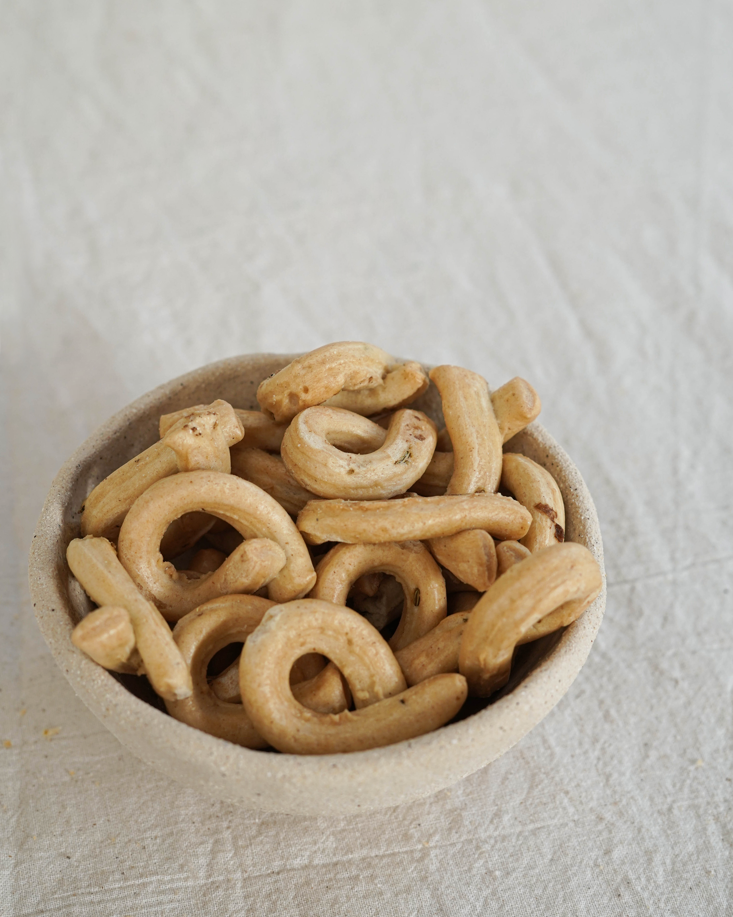 OLIO DI SERRA – wholesale Kakor – Tarallini med fänkål - Aperitifgrissini med fänkål (300g)2